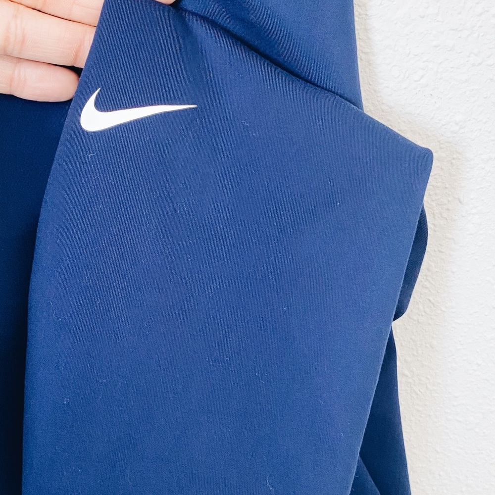 Women’s Nike high rise leggings. Navy. Size XL. Dri fit.